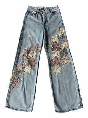 Levi's Light Blue Distressed Ribcage Wide-Leg with lace detail Jeans size 25